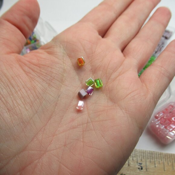 Miyuki 4mm cube beads - Picture 10 of 13